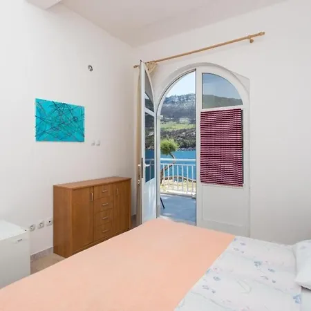 Bezek - Two Bedroom With Sea View شقة *