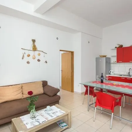 Bezek - Two Bedroom With Sea View شقة